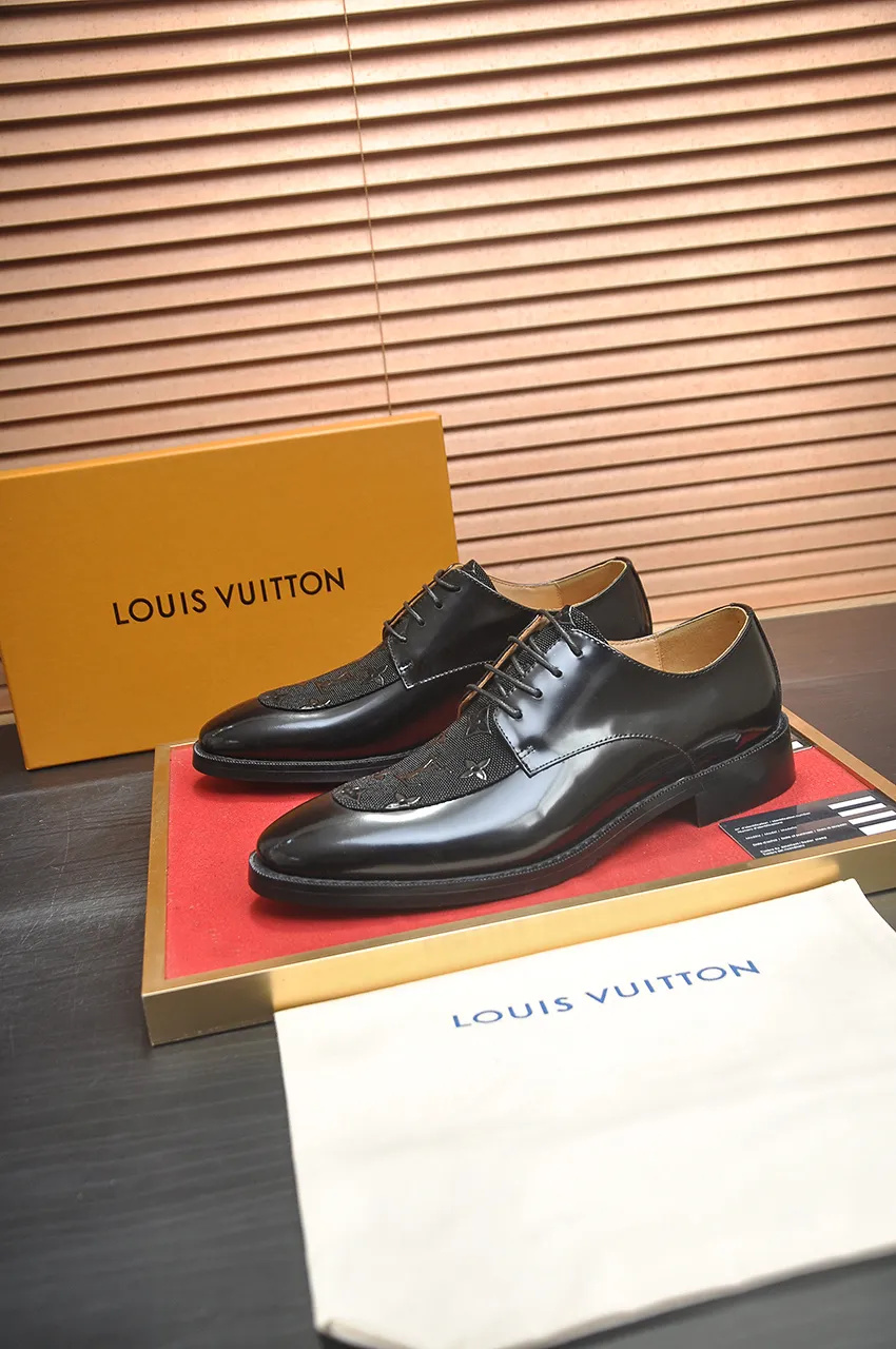 Men's men's shoes 💰500💶 [LV] (original single cowhide lining) 🍀LV's latest genuine leather business suit shoes are launched simultaneously on the official website. The first-layer cowhide imported from Italy is made of heavy gold, 💥official website 1:1 rubber outsole. Versatile to wear, high-end without losing class, and the color combination is extraordinary. This four-season style is alluring when worn on your feet, showing off your big-name flair. Standard code 38-45 (45 customized)
